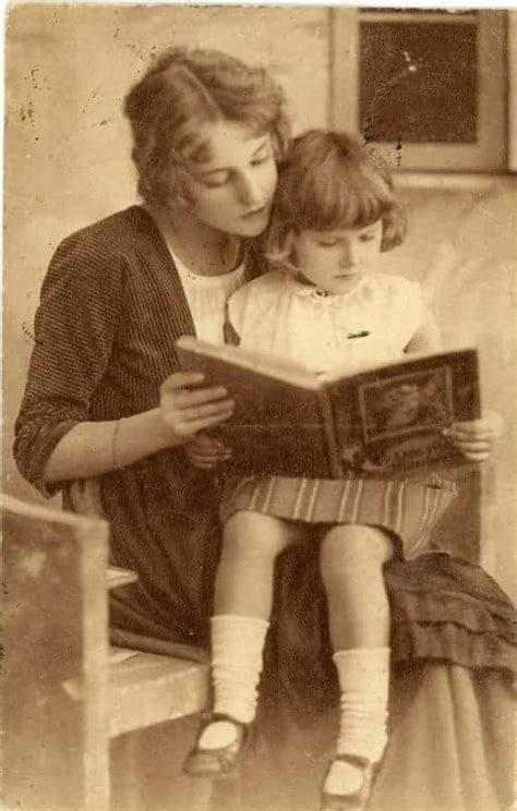 Pin By Yungho Au On Artist Woman Reading Vintage Photos Books To Read