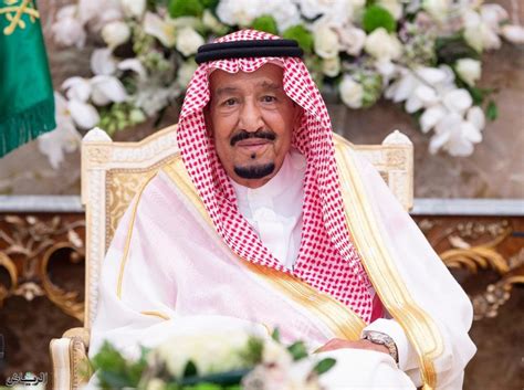 • من أهم الإنجازات التي تمت بعد مبايعة الملك سلمان هو إدراج الفئة الشابة إلى تولي مناصب عليا وهامة في البلاد ، مثل تعيين الأمير محمد بن سلمان وزيرا للدفاع ووليا لوي العهد ، وتعيين الأمير محمد بن نايف وزيرا للداخلية ووليا. صور الملك سلمان ومحمد بن سلمان png تصاميم جودة عالية - موقع محتويات
