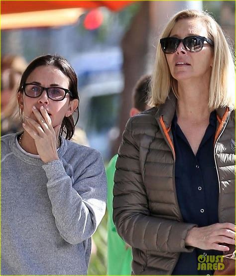 Friends Stars Courteney Cox And Lisa Kudrow Reunite For Lunch Photo