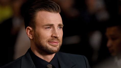 Chris Evans’ Fans Worry About His Anxiety After Nude Picture Leak