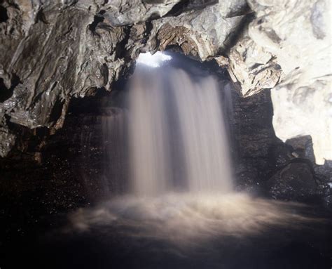 White Scar Caves In Ingleton North Yorkshire Join A Slickly Organised