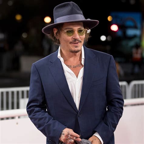 johnny depp makes surprise blink and you ll miss it virtual appearance at 2022 mtv vmas