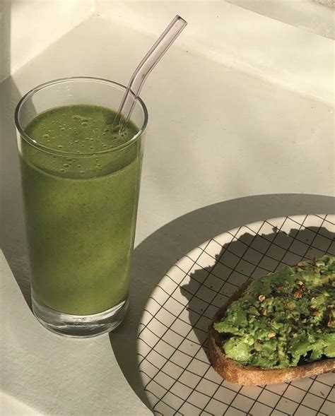 pin by 𝔎𝔞𝔯𝔬𝔩 ﾟ on green juice girl in 2020 aesthetic food pretty food health food
