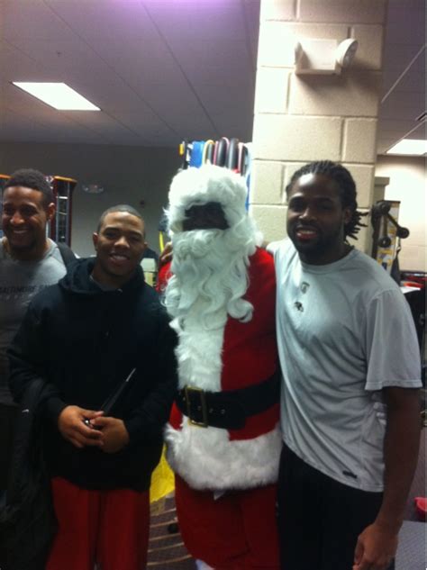 Ravens Fb Vonta Leach Dresses Up As Santa Claus The Sports Geeks