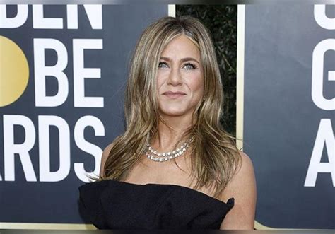 jennifer aniston reveals her chest sublimated by a light bra at 52 she is sexy and