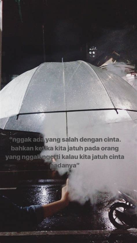 Walau seharusnya bisa saja dulu aku menghindar dari pahitnya cinta namun ku pilih begini, biar ku terima sakit demi jalani cinta (cinta). cinta tak pernah salah. | Cinta, Jatuh cinta, Orang