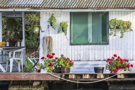 Old Wooden White Painted Raft Hut On Sava River Detail — Stock Photo