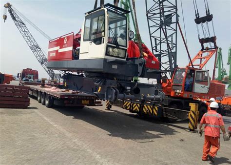 37t High Performance Hydraulic Mobile Crane With 32km H Travel Speed