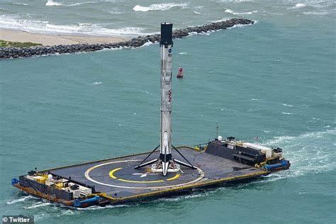 Spacexs Falcon 9 Returns To Florida Port On The Autonomous Drone Ship Of Course I Still Love
