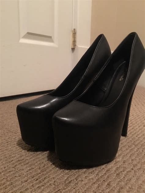 Hornymaleclub Finally My Heels Came In Time For A Shoejob And Thick Cum