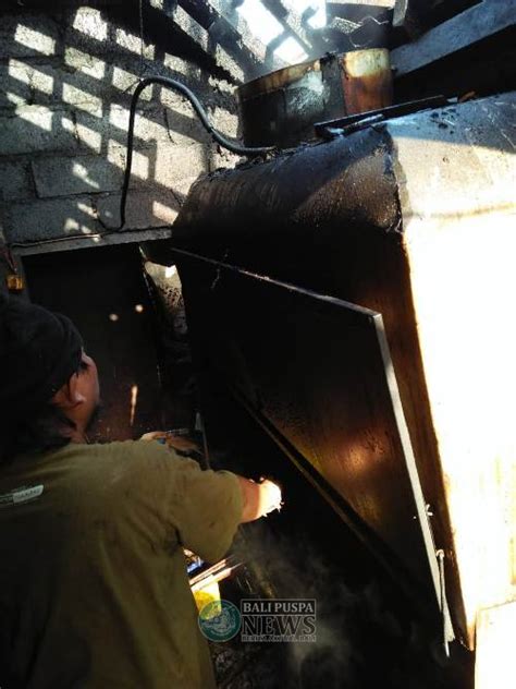 Maybe you would like to learn more about one of these? Manggang Ayam Ditinggal ,Rumah Nyaris Ludes Terbakar ...
