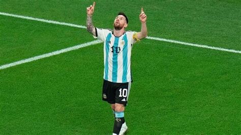 Lionel Messi Scores Argentina Beats Australia 2 1 At Fifa World Cup