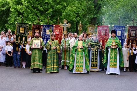 Os Povos Ortodoxos Comemoram Um Pentecost Foto De Stock Editorial