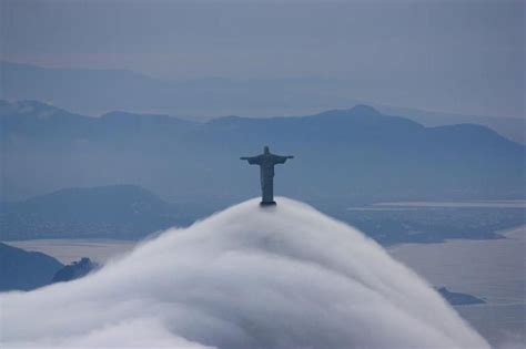 Clouds Rolling Over Rio Cristo Redentor Rio De Janeiro Lugares Para
