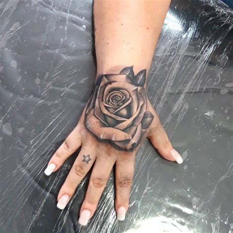Stunning Hand Tattoos For Women Inspiration Guide