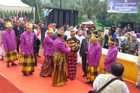 Makalah materi soal penjas kelas 11 sma/ma diterangkan mulai dari sd, smp, atau sma plus min, mts, ma dan smk lengkap demikian pembahasan mengenai pelatihan soal penjas kelas 11 sma/ma. Contoh Soal Essay Bola Voli - Rasmi F