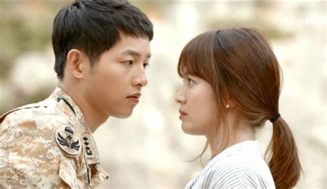 Descendants of the sun (태양의 후예, also known as descended from the sun) is a 2016 korean drama which aired from february 24 to april 22 on kbs 2. Song Joong Ki, Song Hye Kyo 2018: This Proves That The ...