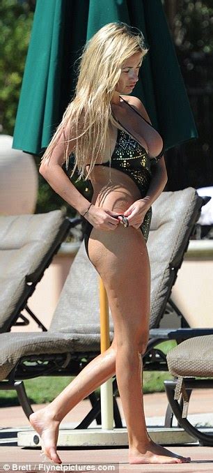 Hot Pic Sexy Romantic Holiday Chantelle Houghton Deep Cleavage In One