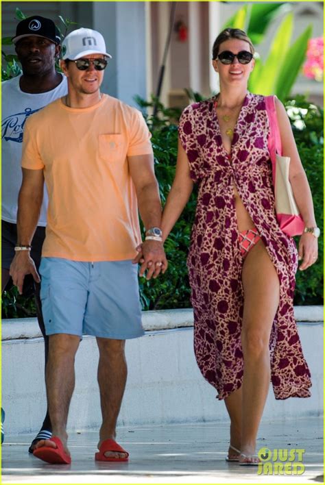 photo mark wahlberg wife rhea durham show off their hot bodies in barbados 04 photo 4202905