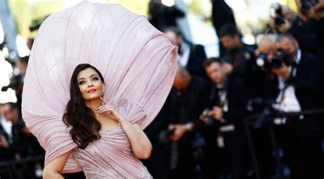 Cannes 2022 Aishwarya Rai Bachchan Steals The Show In Sculpted Gown