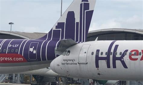 The site owner hides the web page description. 飞机也"追尾" 香港快运航空2架飞机在机场相撞 - 航空要闻 - 航空圈——航空信息、大数据平台