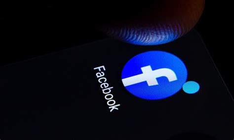 If you happen to be one of the lucky users to get facebook dark mode, here's how to switch to it. Ecco Facebook in Dark Mode su iOS