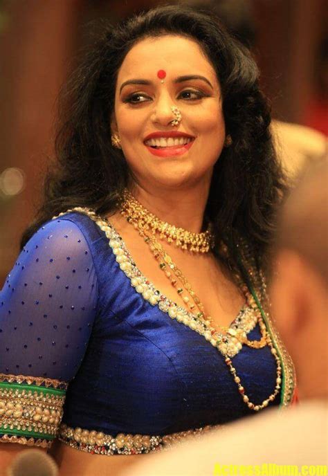 Malayalam Actress Swetha Menon Hot Expose Photos Actress Album