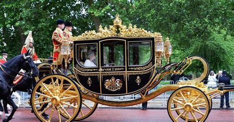 History On Wheels What To Know About The Queens Carriage