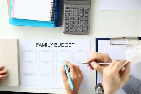 Planificación Del Presupuesto De Ingresos Y Gastos Familiares Foto