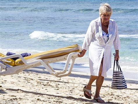 Judith Chalmers Cuts A Relaxed Figure As She Hits The Beach In Sunny Barbados Daily Mail Online