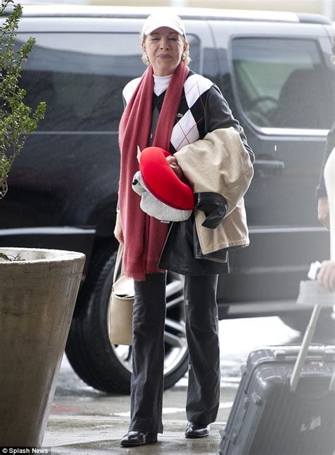 Mary Poppins Star Julie Andrews Ditches Her Magical Flying Accessory As