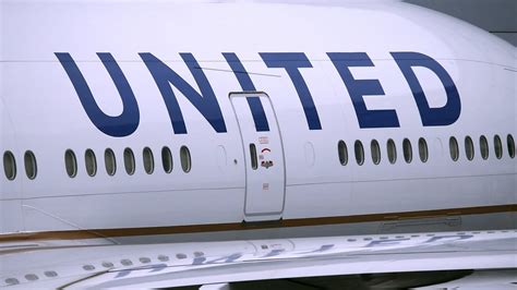 United Airlines Flight Attendants Are So Angry Theyre Taking Drastic