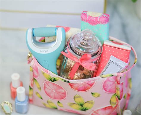 This personalized beach tote is a great gift for the bride if shes traveling to a. Cute Gift Ideas for Your Friends | Ashley Brooke Nicholas