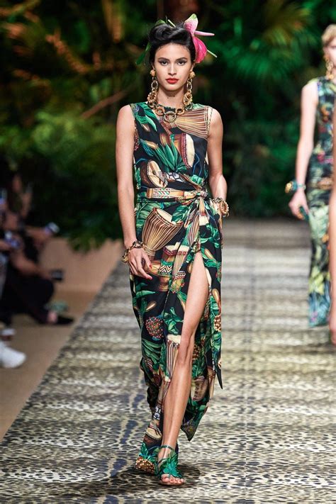 Dolce Gabbana Spring Ready To Wear Collection Runway Looks Beauty Models And Reviews