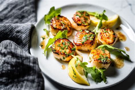 These grilled scallops are super easy to make, low in calories and look impressive. Recipe Low Calorie Small Scallops / Low Carb Seared ...