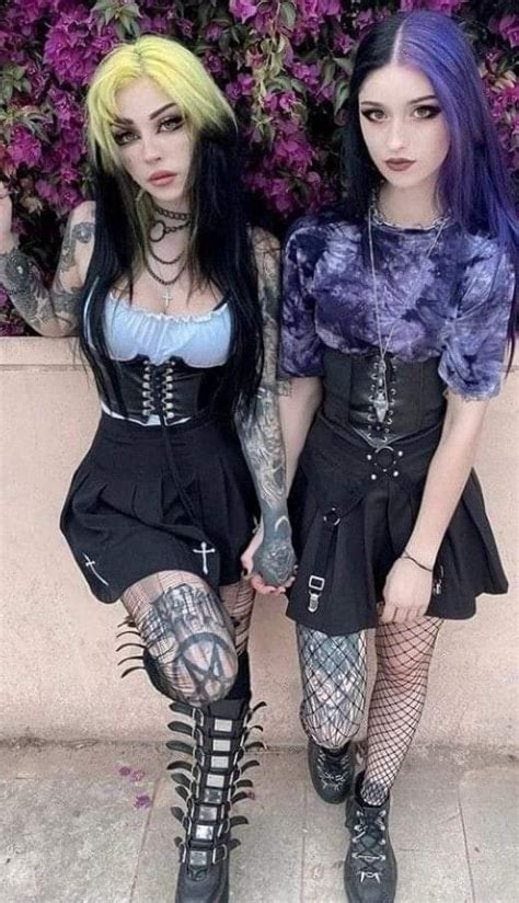 hot goth girls gothic girls gothic clothes gothic outfits chica heavy metal vampire fashion