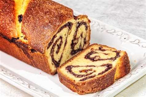 Romanian Producers Of Traditional Sweet Bread Cozonac Reach Record