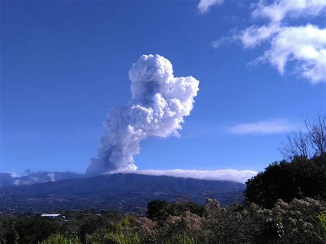 Poás Volcano Spewed Out Gas And Ash 3 Km High Photos Q Costa Rica