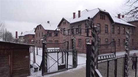 A Exigência Que Auschwitz
