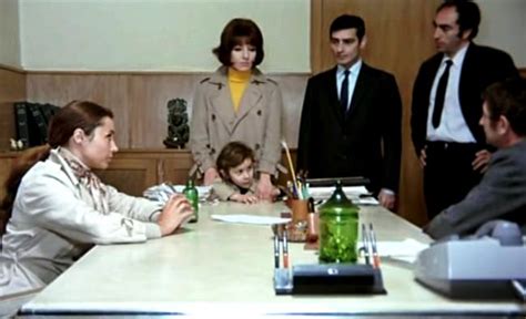 Hier encore elle était belle tout prenait sens entre ses mains mais depuis ce matin ce qui. Le Voyou