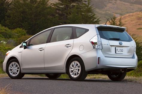 2012 Toyota Prius V Pictures 200 Photos Edmunds