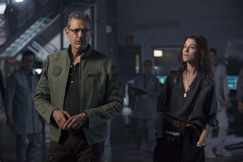 'Independence Day: Resurgence' is both impossible to take seriously or seriously dislike - LA Times