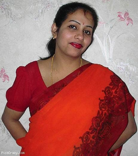 It is difficult to find women who don't ruin themselves with all that extra crap. Indian hot mom wear red blouse and petticoat on bed | XXX Pics