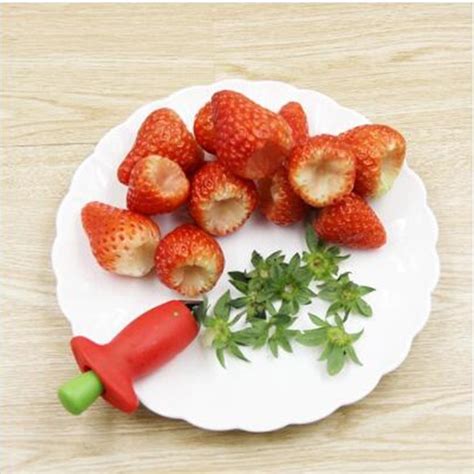 2018 New Fruit Easy Tailor Remover Strawberry Stem Leaves