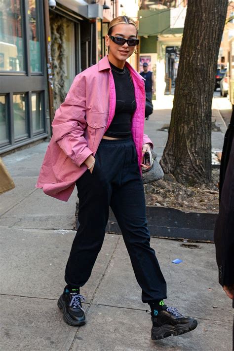 Looking fierce and fit, the don't start now singer, 24, teased her incredible figure as she dua lipa from the big picture: Dua Lipa Street Style - New York 01/12/2020 • CelebMafia