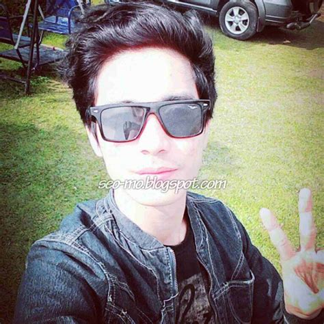  40+ Foto Cowok Keren Kacamata, Inspirasi Terbaru!