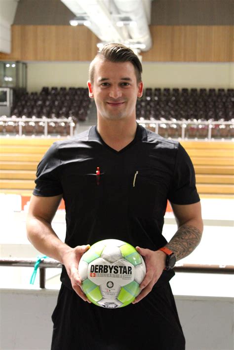 A lot of his family members also play ice hockey. Patrick Fischer steigt in die Gruppenliga auf ...