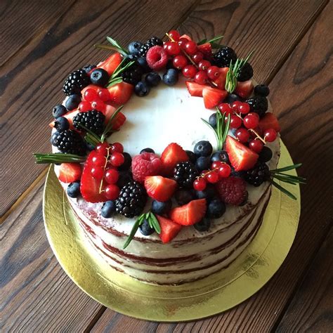 Оформление торта фруктами и ягодами 57 фото