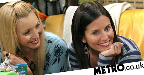 Friends Lisa Kudrow Sends Love To Courteney Cox Over Nomination Metro News