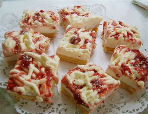 Meine oma hat heute geburtstag und weil sie so gerne spaghetti eis isst. spaghetti kuchen rezept blech